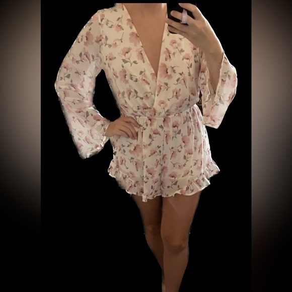 Neutral colored Floral Romper - Picture 2 of 16
